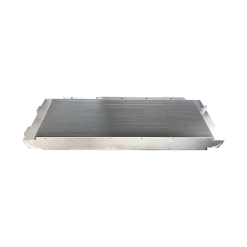 Radiatore automobilistico con alette a piastra per raffreddamento ad alte prestazioni